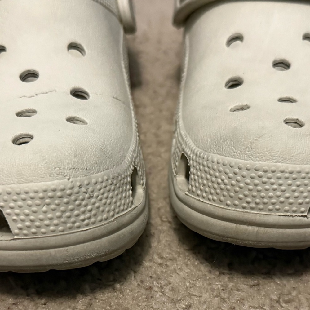 Unisex cream Crocs